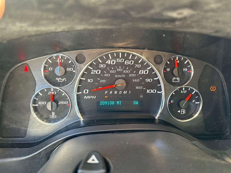 2016-chevrolet-express-2500-passenger-van-image-13