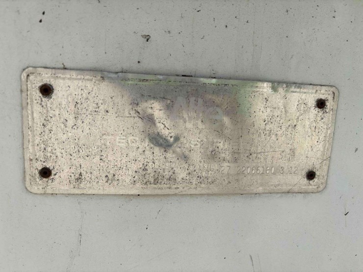 2012-freightliner-m2-106-image-45