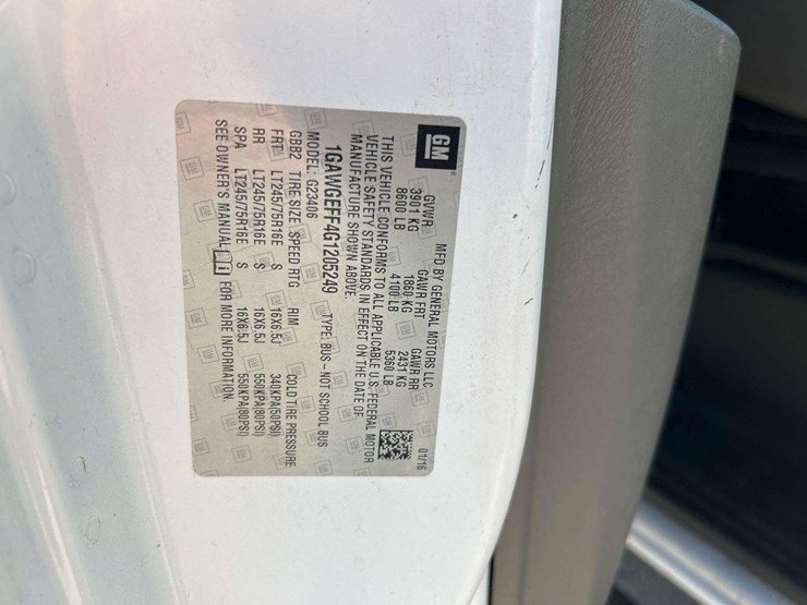 2016-chevrolet-express-2500-passenger-van-image-5