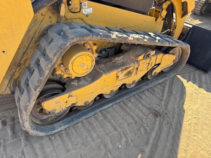 2023-caterpillar-259d3-image-14