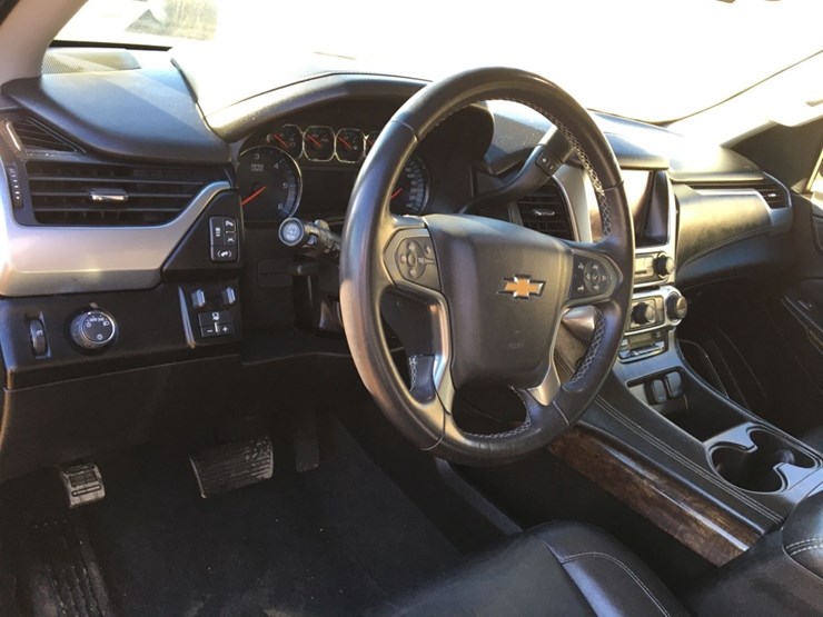 2019-chevrolet-suburban-image-7