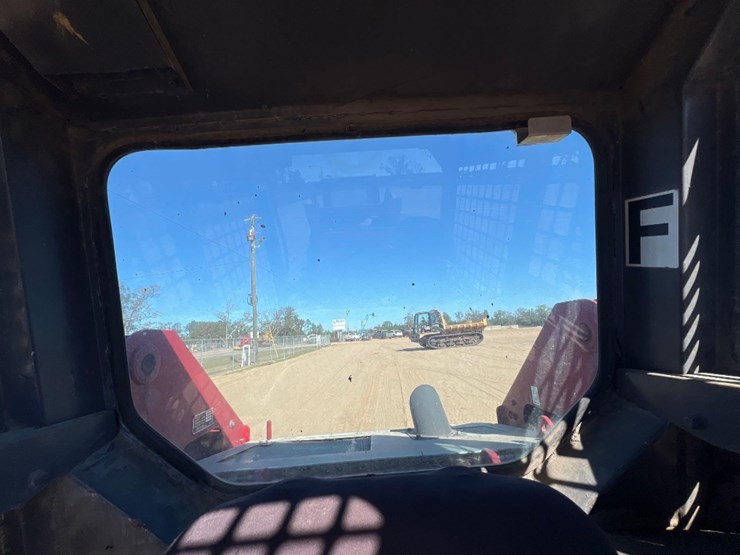 2012-takeuchi-tl230-image-30