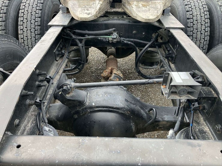 2013-freightliner-cascadia-image-80