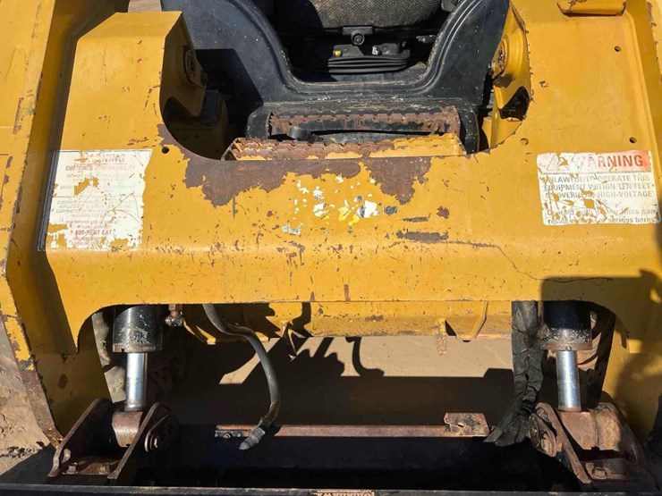 2017-caterpillar-262d-image-10