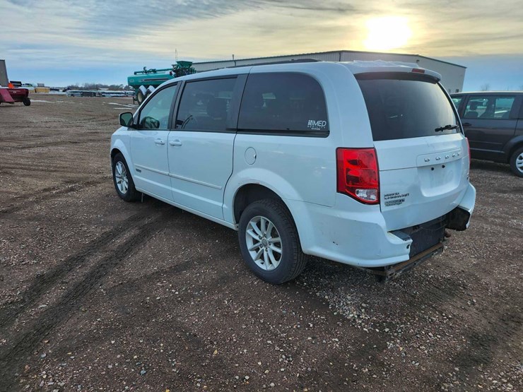 2015-dodge-grand-caravan-sxt-image-4