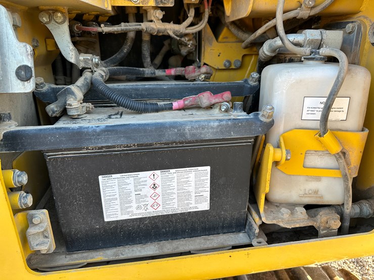 #32837-•-komatsu-39px-crawler-dozer-km10d130kka096648-image-43