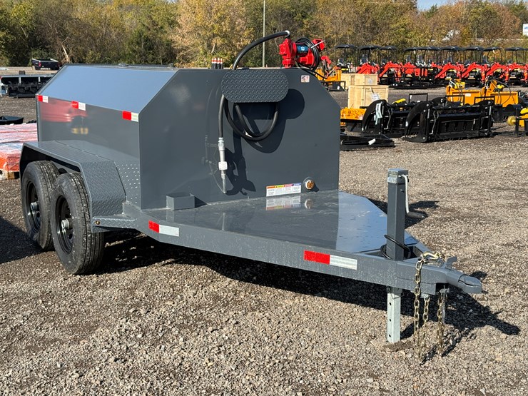 #31-•-towable-750-gallon-fuel-tank-image-1