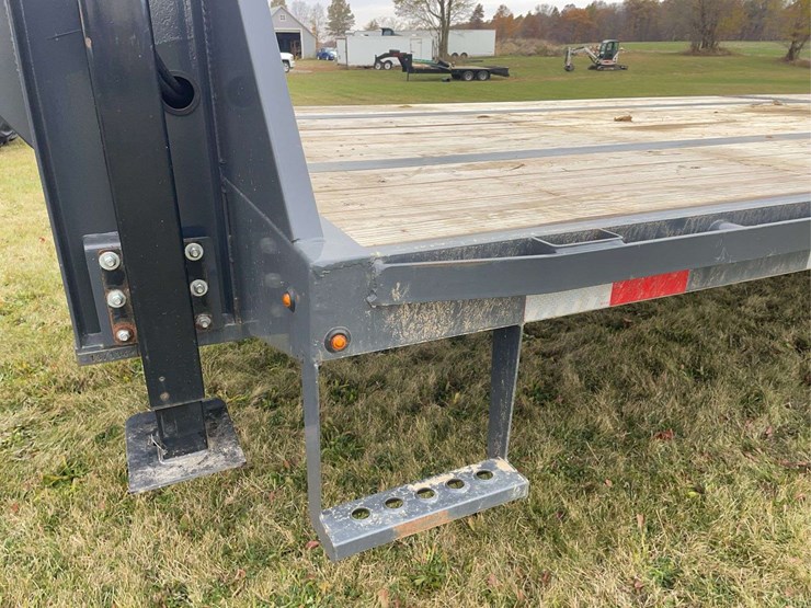 lamar-36’-gooseneck-trailer-image-10