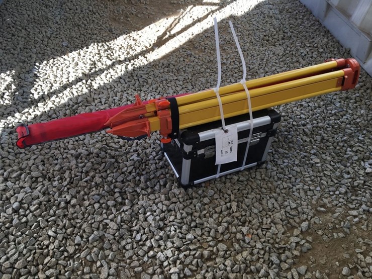 unused-survey-equipment-w/grade-rod-&-tripod.-image-2