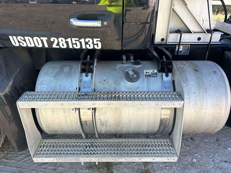 2016-peterbilt-579-image-28