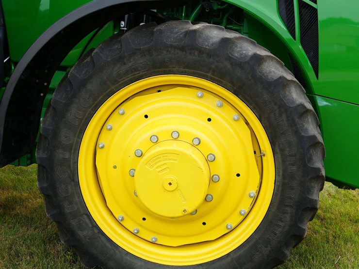 2011-john-deere-8285r-image-31