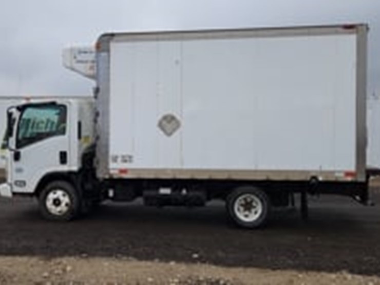 2009-isuzu-npr-image-6