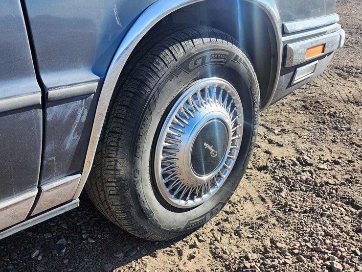 1990-chrysler-new-yorker-fifth-avenue-image-51