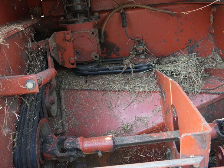 hesston-8550s-self-propelled-mower-conditioner-image-39