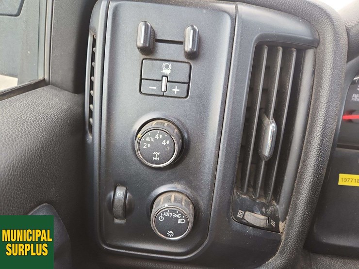 2016-chevrolet-silverado-1500-image-12