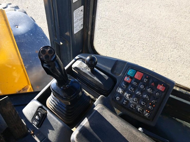 2018-deere-544k-image-12