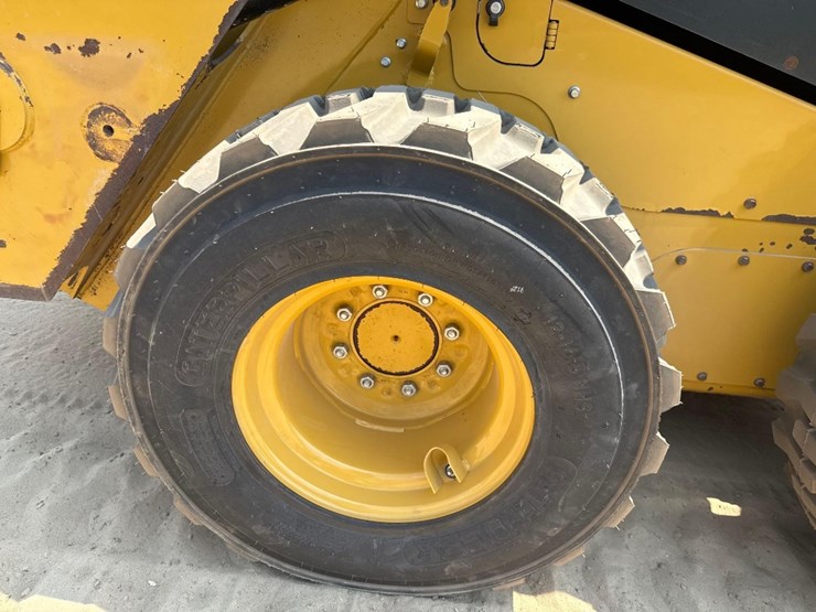 2024-caterpillar-242d3-image-12