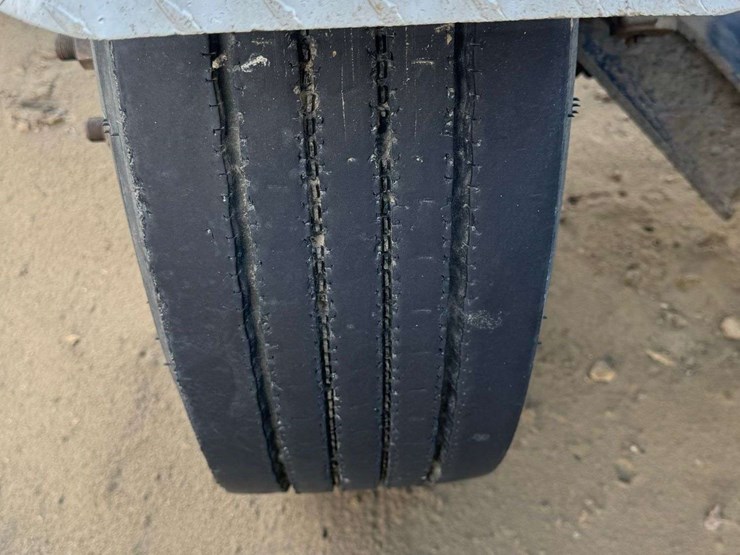 2009-volvo-tractor-truck---caution---kennewick,-wa-image-8