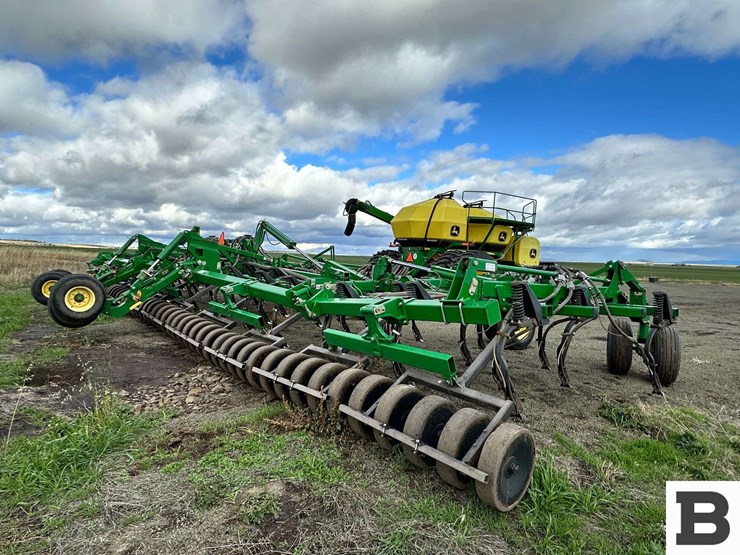 john-deere-1830-image-3