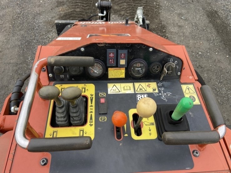 2020-ditch-witch-sk800-image-21