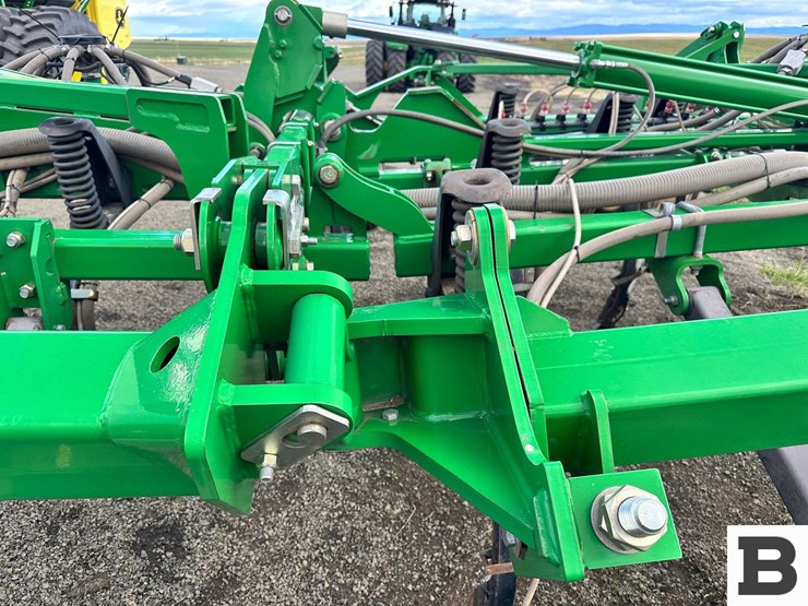 john-deere-1830-image-18