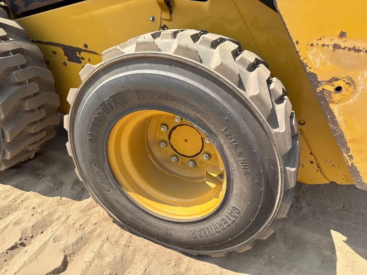 2024-caterpillar-242d3-image-9