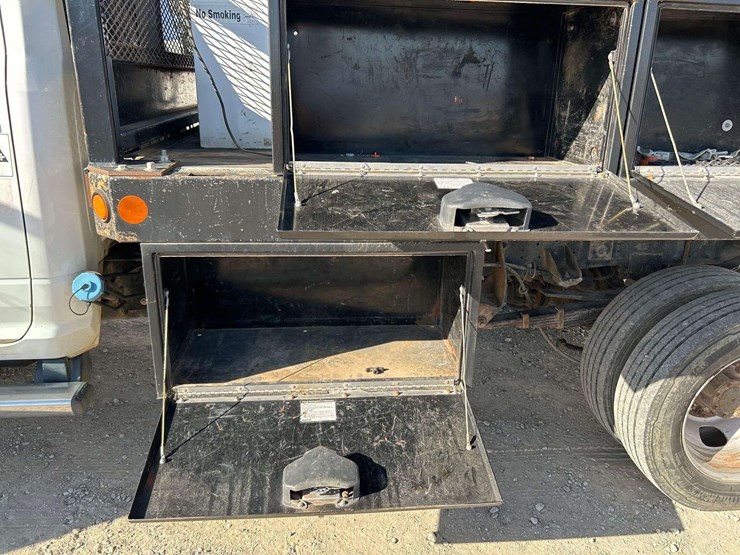 2018-dodge-ram-5500-4x4-crew-cab-flatbed-service-truck-image-20