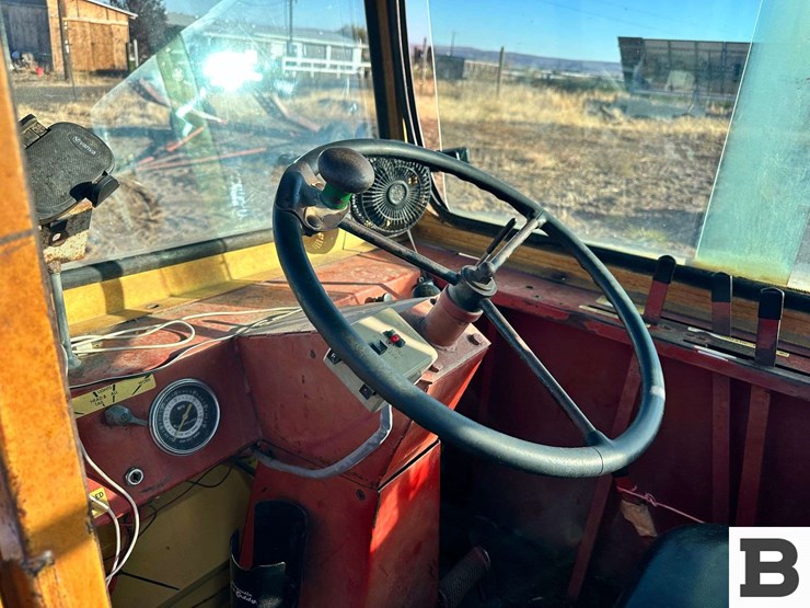 1972-new-holland-1048-image-49