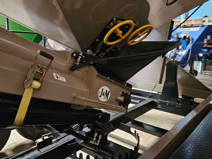 2012-j&m-375-image-13