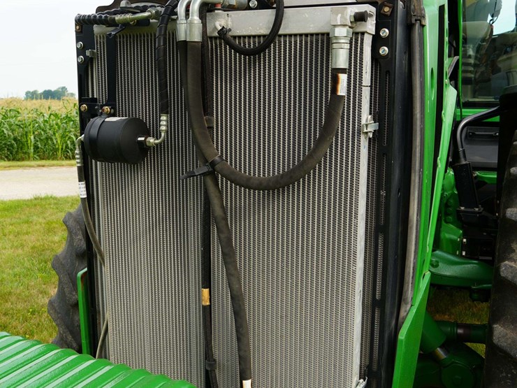 2011-john-deere-8285r-image-61