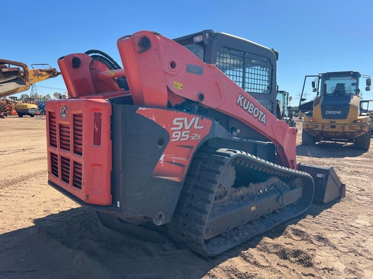 2019-kubota-svl95-2s-image-4