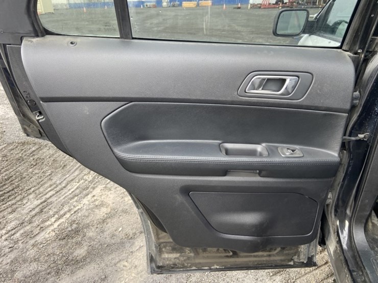 2017-ford-explorer-image-25