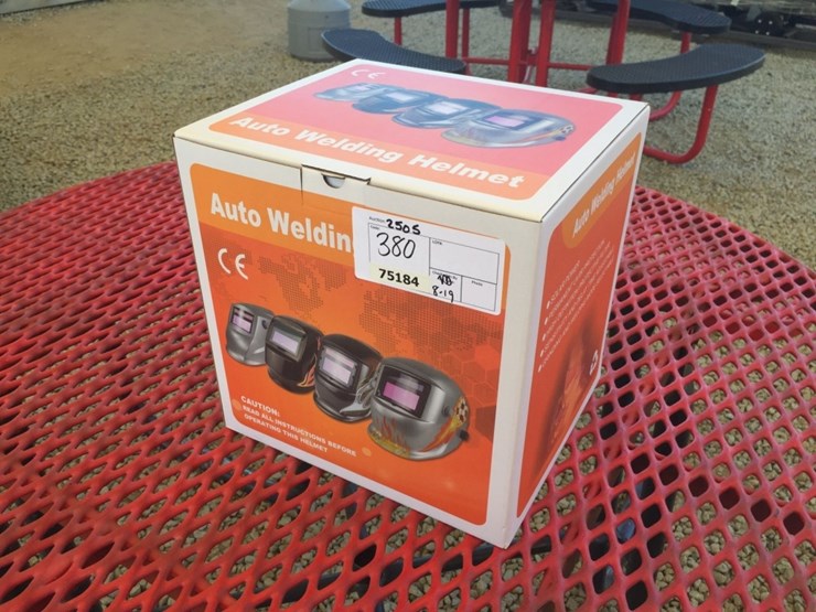 unused-auto-darkening-welding-helmet.-image-1