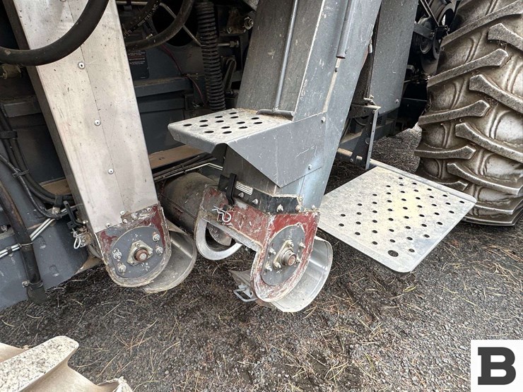 2008-gleaner-r75-image-41