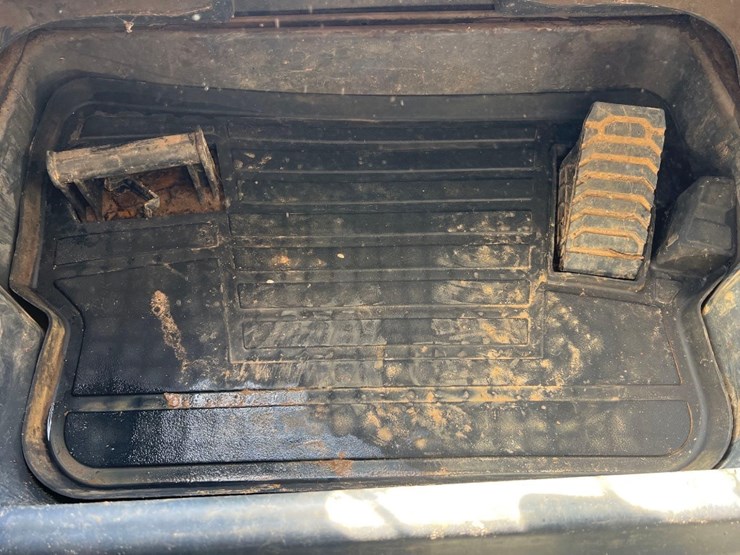 2020-deere-333g-image-33