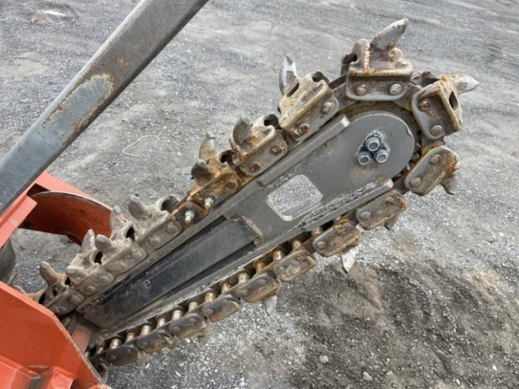 2017-ditch-witch-c16x-image-15