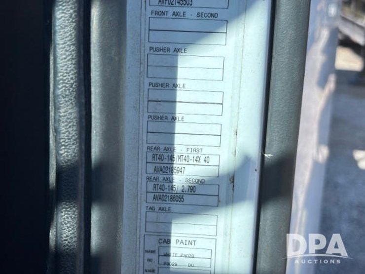 2003-volvo-10-image-112