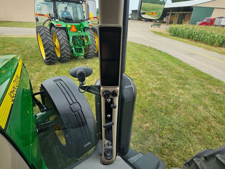 2011-john-deere-8285r-image-9