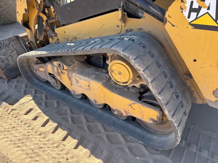 2018-caterpillar-259d-image-8
