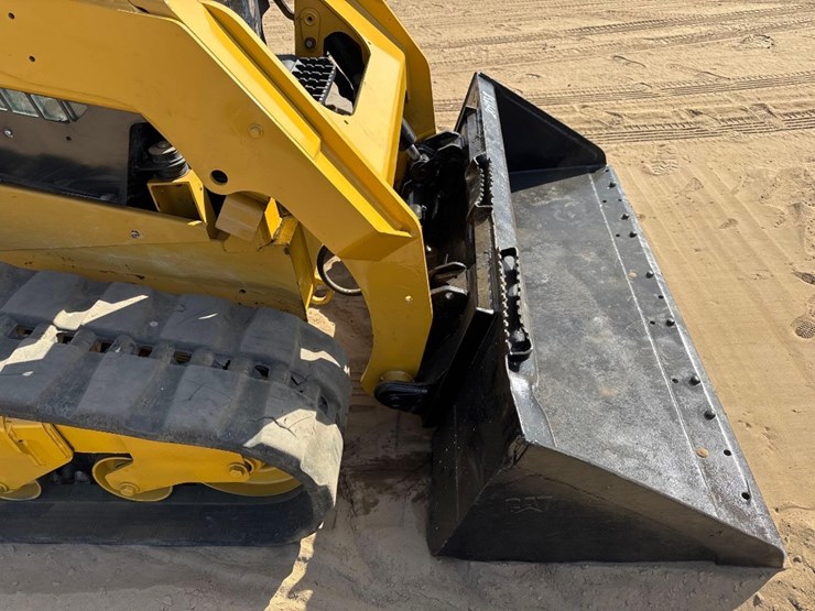 2019-caterpillar-259d-image-19