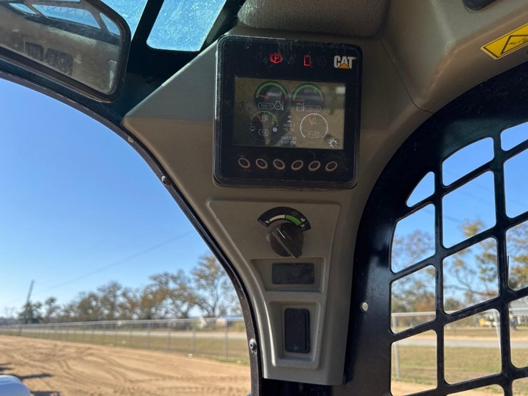 2023-caterpillar-259d3-image-32