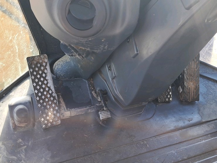 2018-deere-524k-image-14