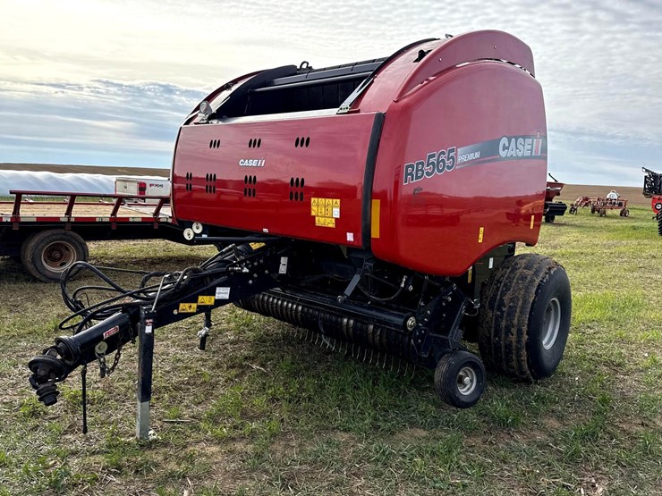 2015-case-ih-rb565-premium-image-1
