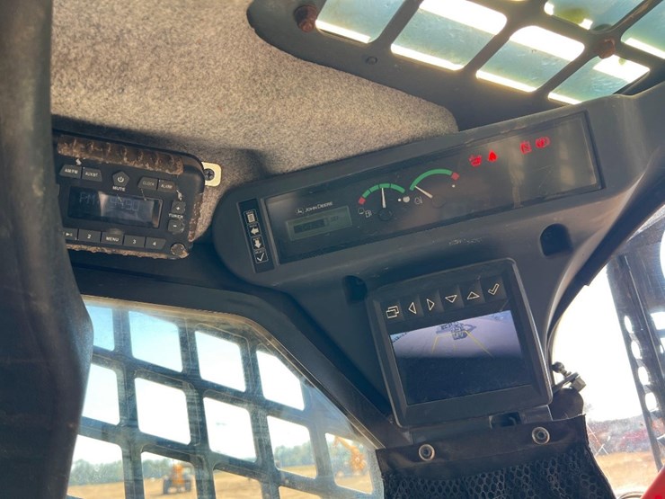 2020-deere-333g-image-32