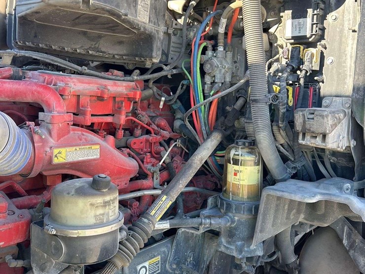 2016-peterbilt-579-image-11