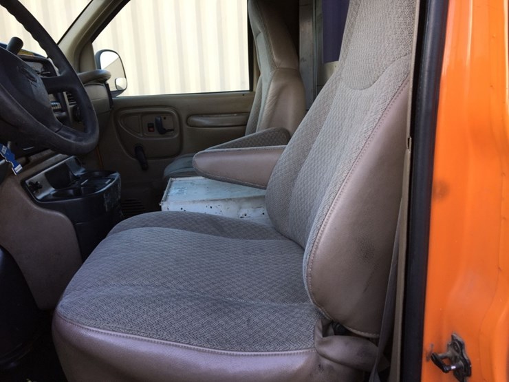 1999-chevrolet-express-3500-image-8