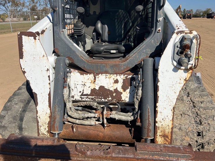 2012-bobcat-t770-image-18
