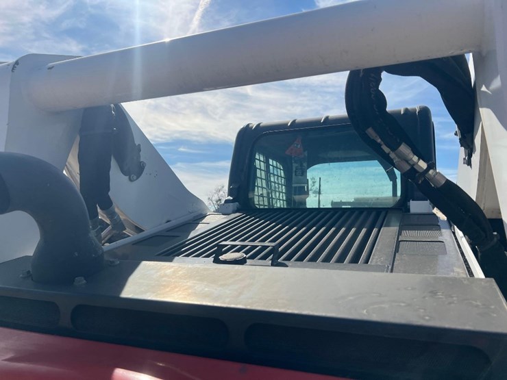 2022-bobcat-s770-image-15