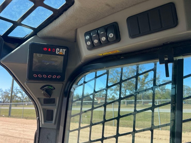 2015-caterpillar-289d-image-30