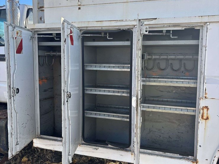 gmc-c7500-utility-truck-image-11